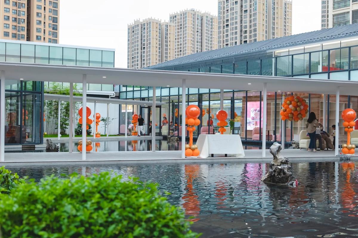 嘉利華觀光工廠 一條長廊，多重休閑視角